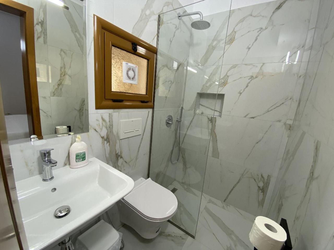 Hotel Martini Vlorë 외부 사진