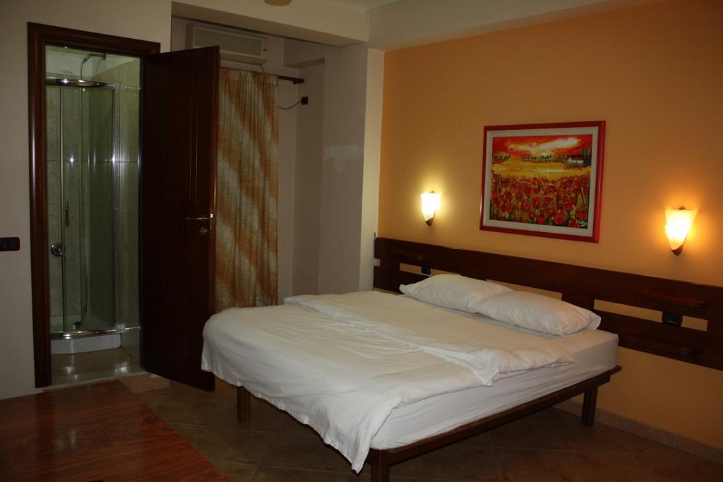 Hotel Martini Vlorë 객실 사진